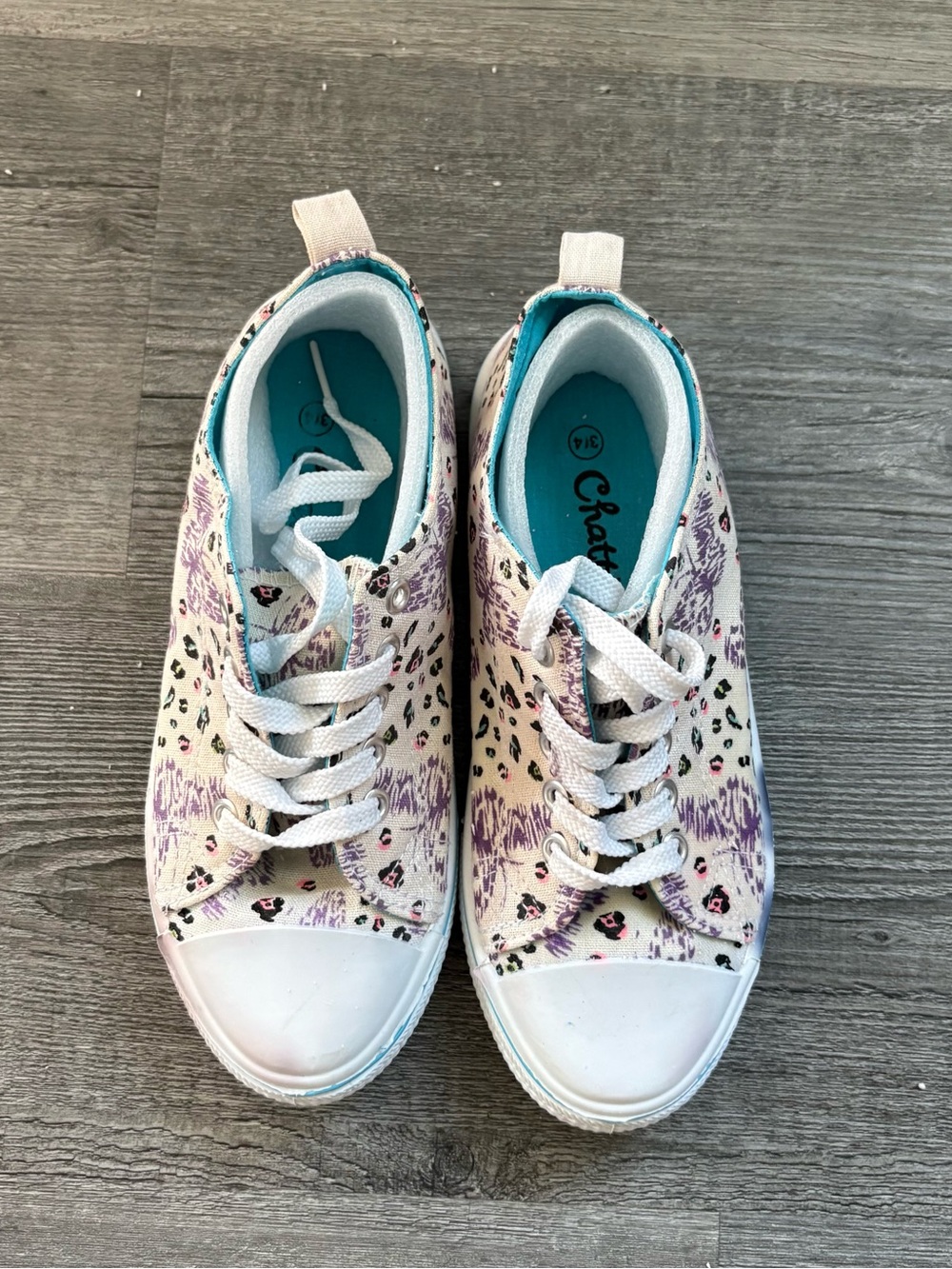 Chatties Butterfly Pattern Canvas Shoes
Girls size 3/4